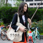看一个两个小姐姐会吃人,探寻美食人生之旅
